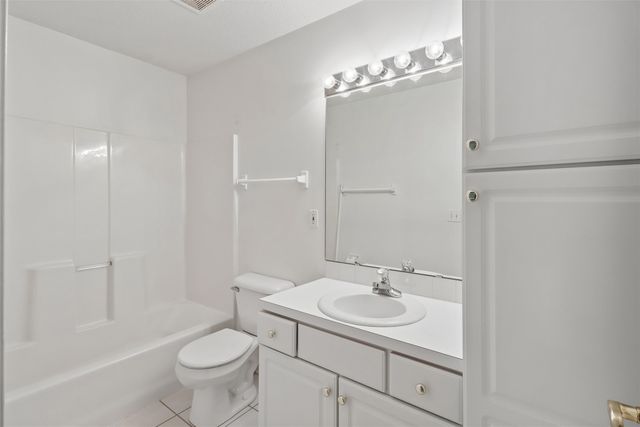 5925 Ep True Parkway 33, West Des Moines, IA 50266