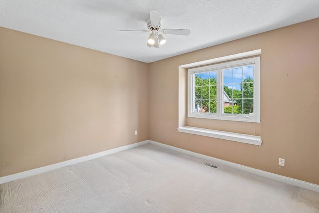 5925 Ep True Parkway 33, West Des Moines, IA 50266