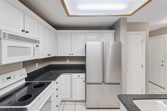 5925 Ep True Parkway 33, West Des Moines, IA 50266