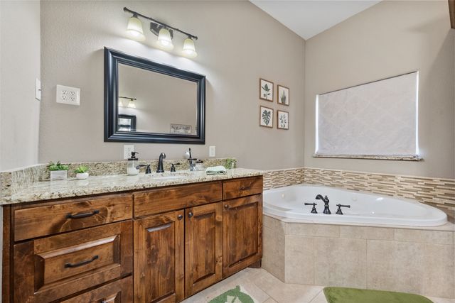 606 Sunset Point, Kerens, TX 75144