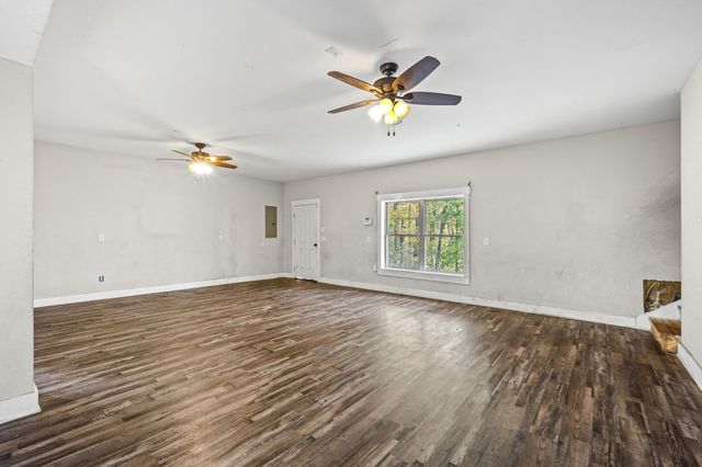 251 Oak Dr, Smithville, TN 37166