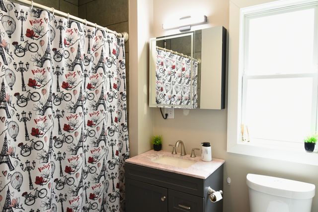 2437 N Central Avenue, Chicago, IL 60639