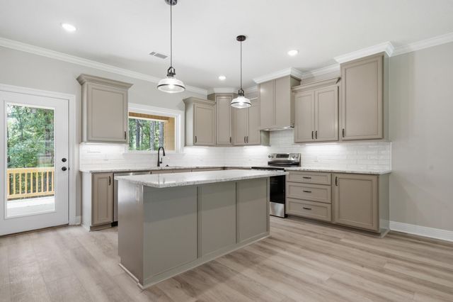 7 St Augustine Ave., Hattiesburg, MS 39402