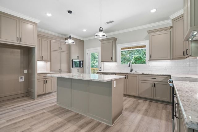 7 St Augustine Ave., Hattiesburg, MS 39402