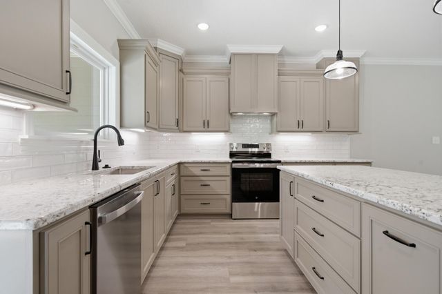 7 St Augustine Ave., Hattiesburg, MS 39402