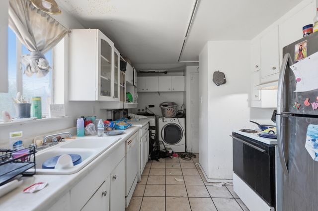 1025 Muriel Street NE, Albuquerque, NM 87112