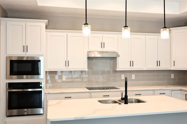 1022 NW Creekside Drive, Waukee, IA 50263