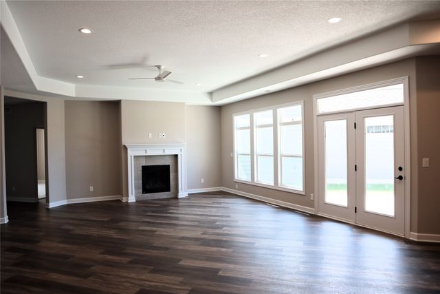 1022 NW Creekside Drive, Waukee, IA 50263