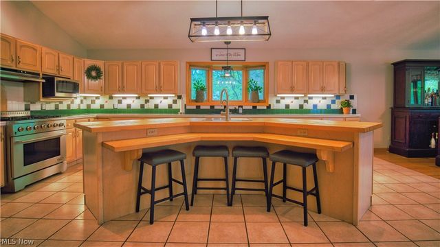 1751 Squaw Creek Drive, Girard, OH 44420