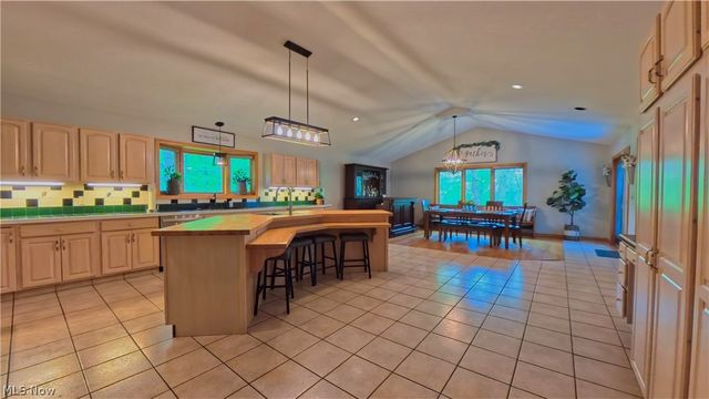 1751 Squaw Creek Drive, Girard, OH 44420