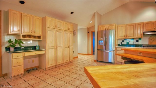 1751 Squaw Creek Drive, Girard, OH 44420