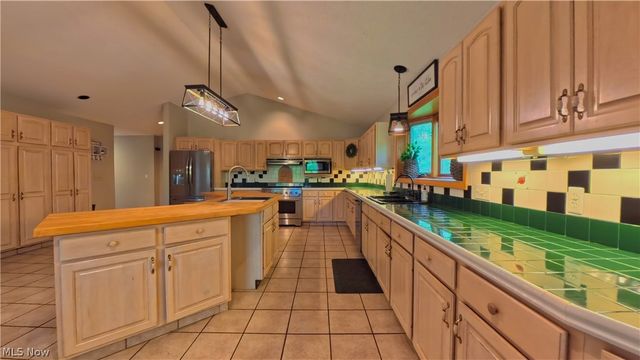 1751 Squaw Creek Drive, Girard, OH 44420