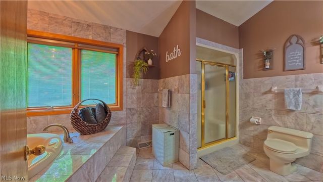 1751 Squaw Creek Drive, Girard, OH 44420