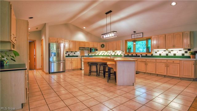 1751 Squaw Creek Drive, Girard, OH 44420