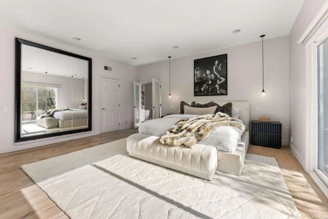 3866 Alta Mesa Drive, Studio City, CA 91604