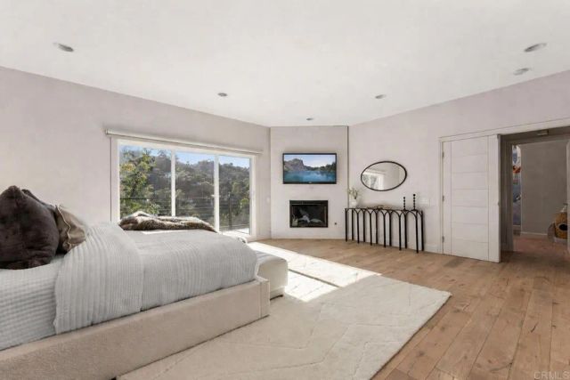 3866 Alta Mesa Drive, Studio City, CA 91604