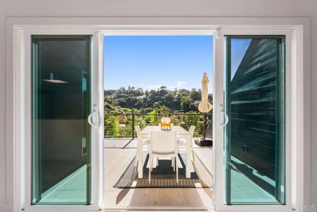 3866 Alta Mesa Drive, Studio City, CA 91604