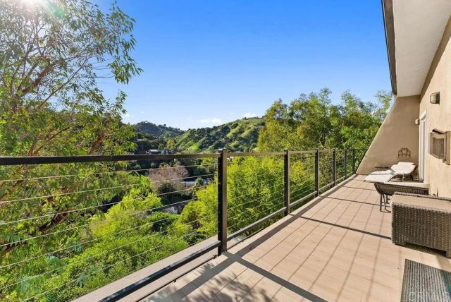 3866 Alta Mesa Drive, Studio City, CA 91604