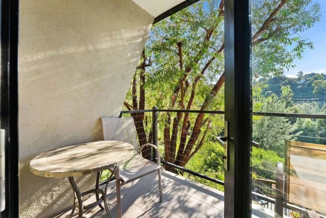 3866 Alta Mesa Drive, Studio City, CA 91604