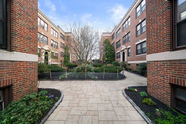 1986 Commonwealth 2, Boston, MA 02135