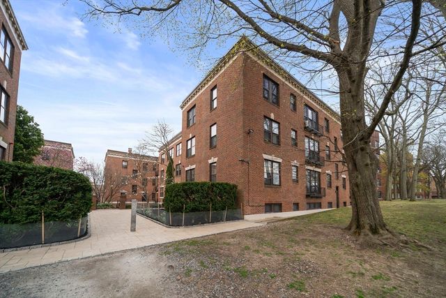 1986 Commonwealth 2, Boston, MA 02135