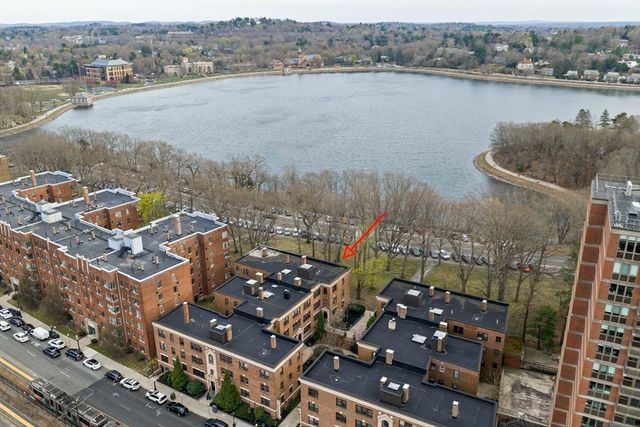 1986 Commonwealth 2, Boston, MA 02135