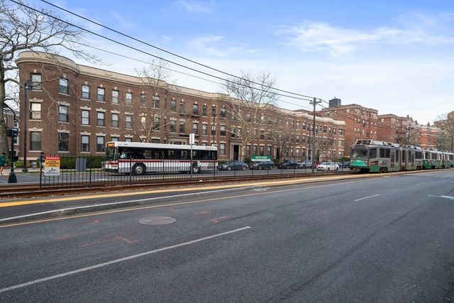 1986 Commonwealth 2, Boston, MA 02135