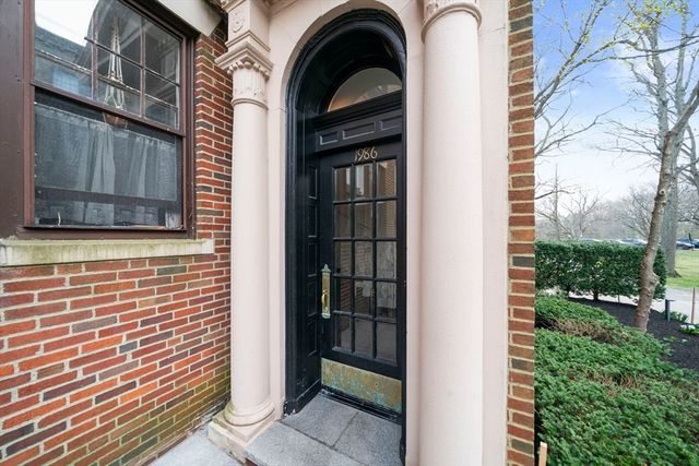 1986 Commonwealth 2, Boston, MA 02135