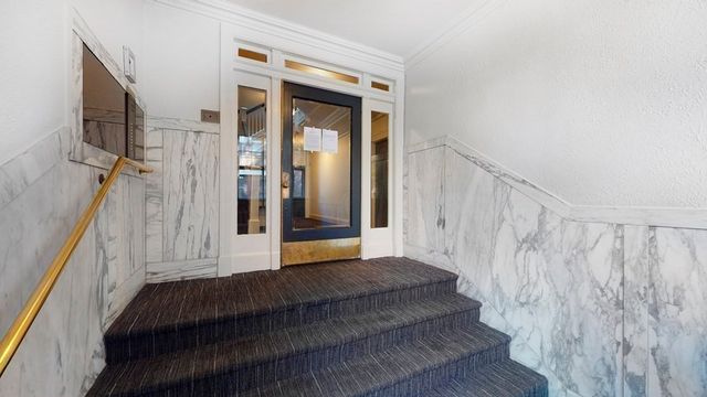 1986 Commonwealth 2, Boston, MA 02135