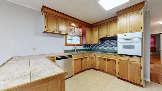 109 Phillips St, Charlotte, TN 37036