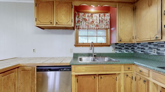 109 Phillips St, Charlotte, TN 37036