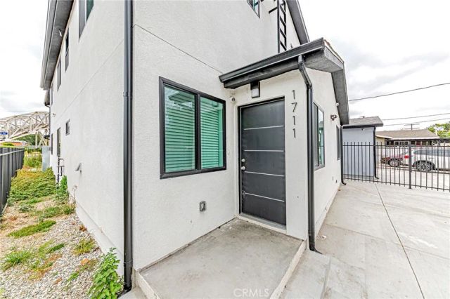 10424 Graham Avenue, Los Angeles, CA 90002