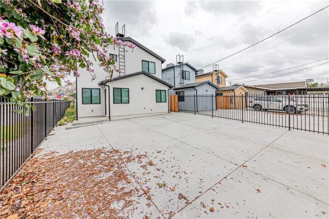 10424 Graham Avenue, Los Angeles, CA 90002