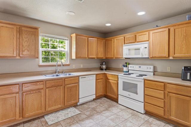 6566 Prairie Circle, Merriam Woods, MO 65740