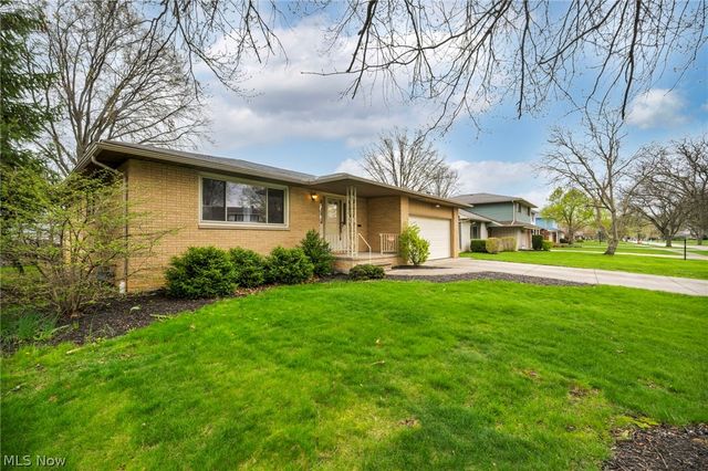 13700 Indian Creek Drive, Middleburg Heights, OH 44130