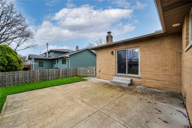 13700 Indian Creek Drive, Middleburg Heights, OH 44130