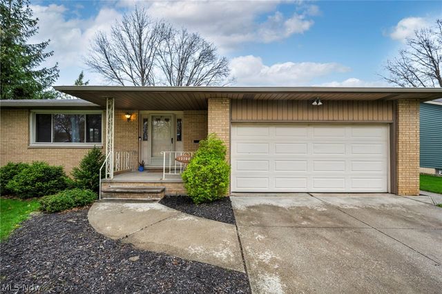 13700 Indian Creek Drive, Middleburg Heights, OH 44130