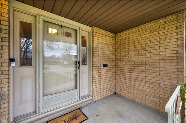 13700 Indian Creek Drive, Middleburg Heights, OH 44130