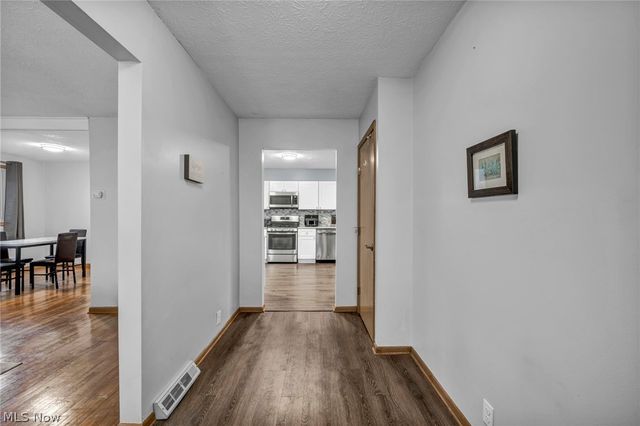 13700 Indian Creek Drive, Middleburg Heights, OH 44130