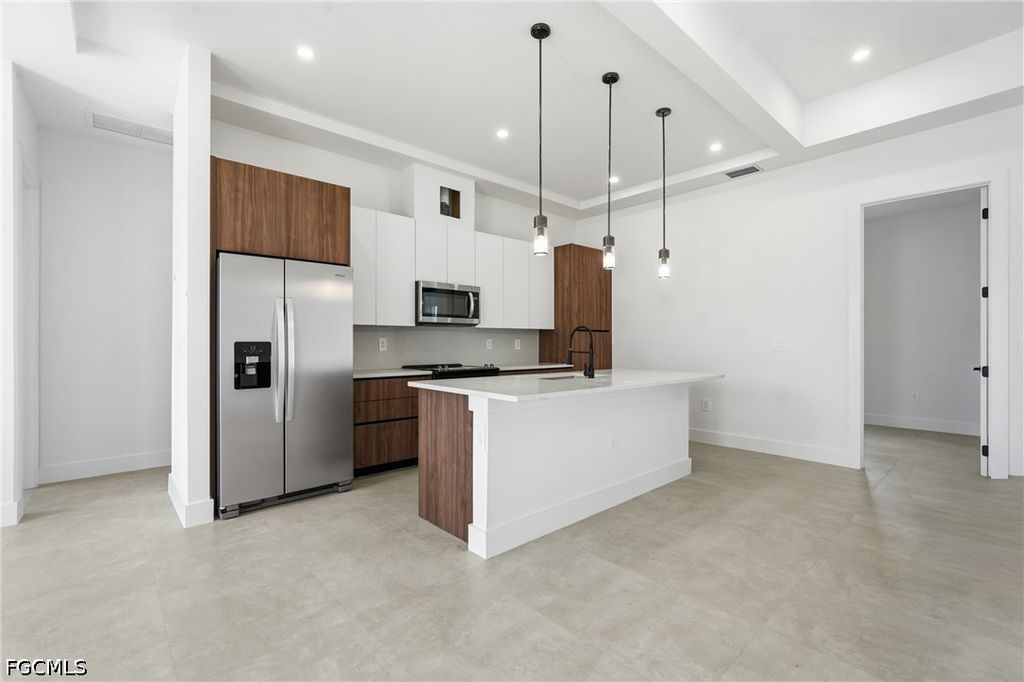 Image 18 of property listing at 219 NE 15th TER, Cape Coral, FL 33909