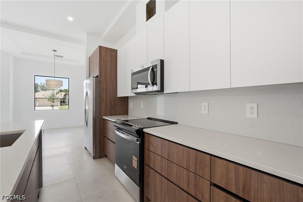 Image 22 of property listing at 219 NE 15th TER, Cape Coral, FL 33909
