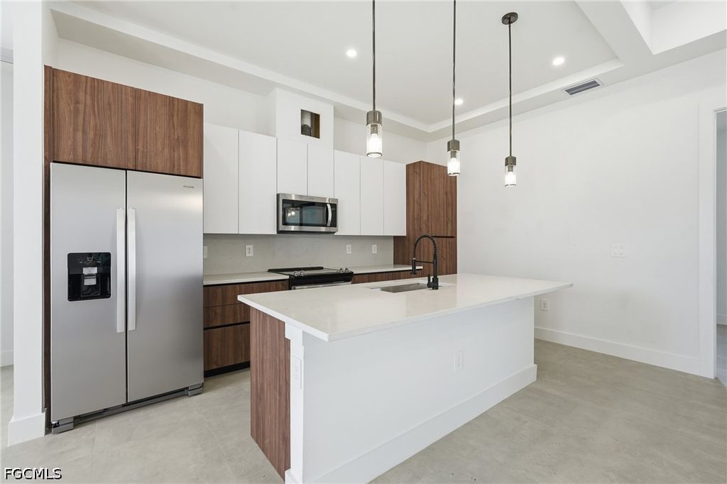 Image 25 of property listing at 219 NE 15th TER, Cape Coral, FL 33909