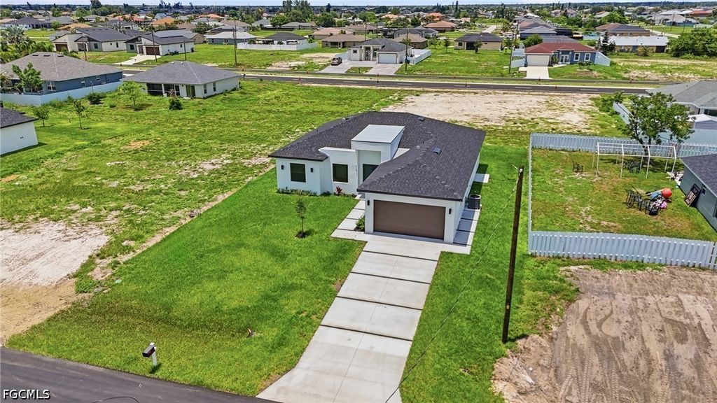 Image 3 of property listing at 219 NE 15th TER, Cape Coral, FL 33909