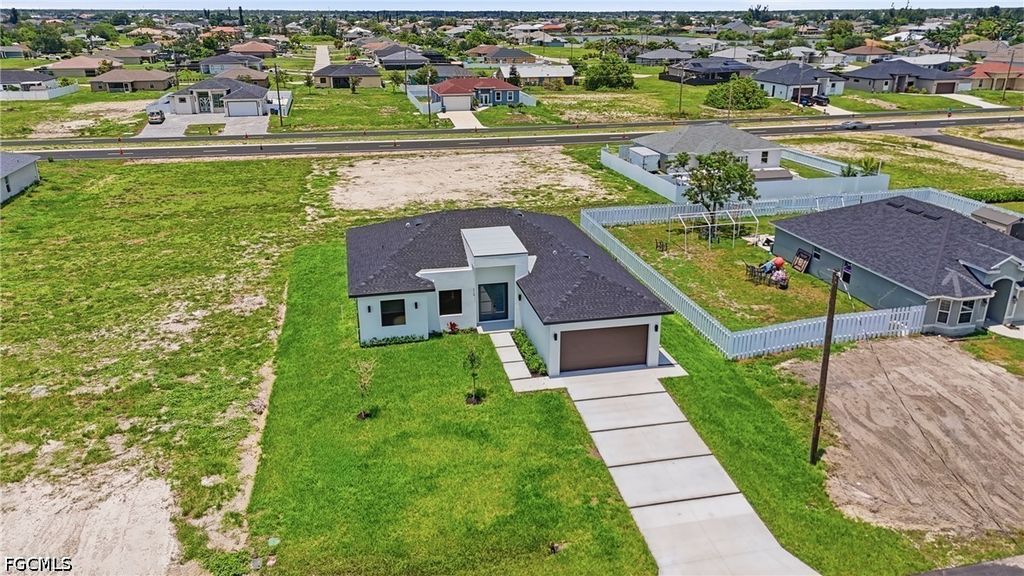 Image 5 of property listing at 219 NE 15th TER, Cape Coral, FL 33909