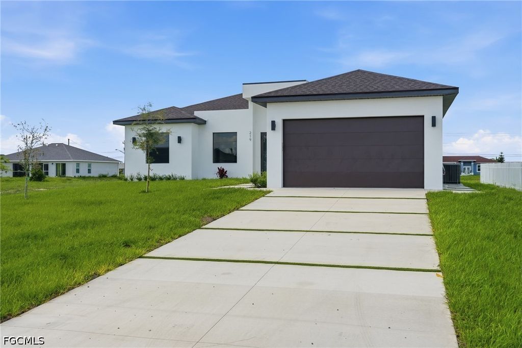 Image 6 of property listing at 219 NE 15th TER, Cape Coral, FL 33909