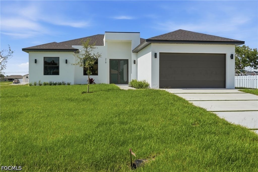 Image 7 of property listing at 219 NE 15th TER, Cape Coral, FL 33909