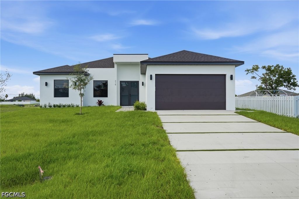 Image 8 of property listing at 219 NE 15th TER, Cape Coral, FL 33909