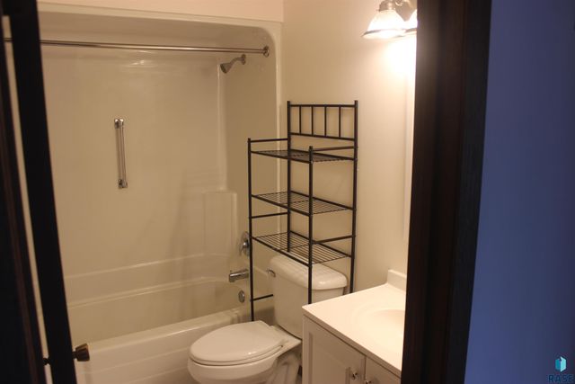 3704 S Terry Ave Avenue 302, Sioux Falls, SD 57106