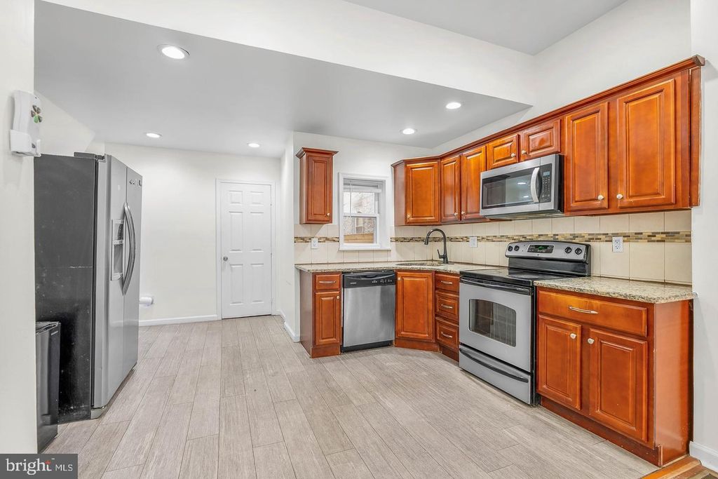 1504 BROWN ST, PHILADELPHIA, PA 19130 — photo 2