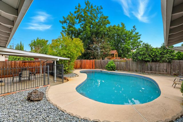5520 Lerner Way, Sacramento, CA 95823